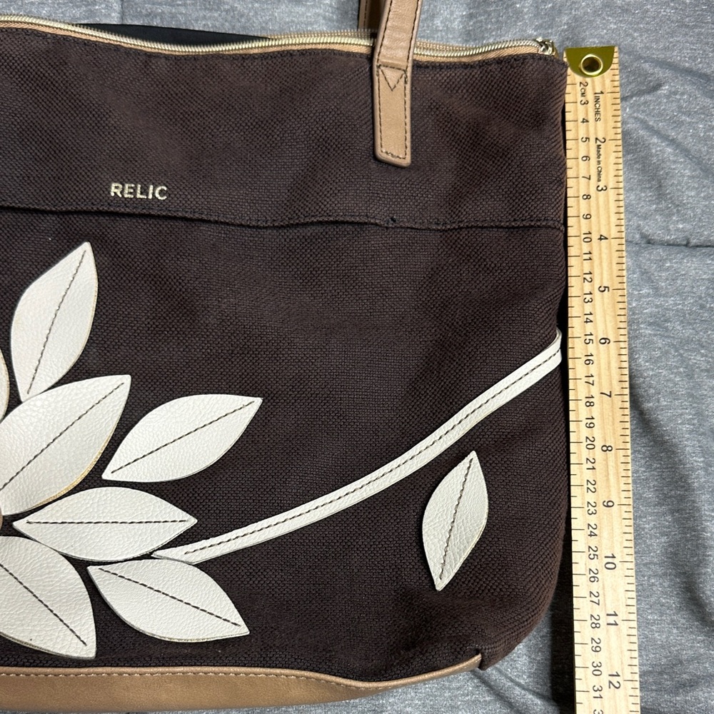 Relic “Sophia” Tan and Cream Floral Tote with double zipper w/ interior pockets - Picture 7 of 10
